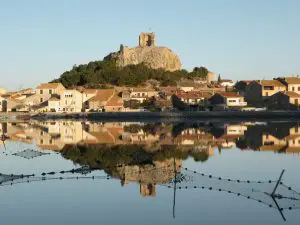 Gruissan et la Tour de Barberousse dans l'Aude Gruissan et la Tour de Barberousse dans l'Aude