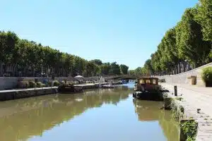 Narbonne et le Canal de la Robine dans l'Aude Narbonne et le Canal de la Robine dans l'Aude